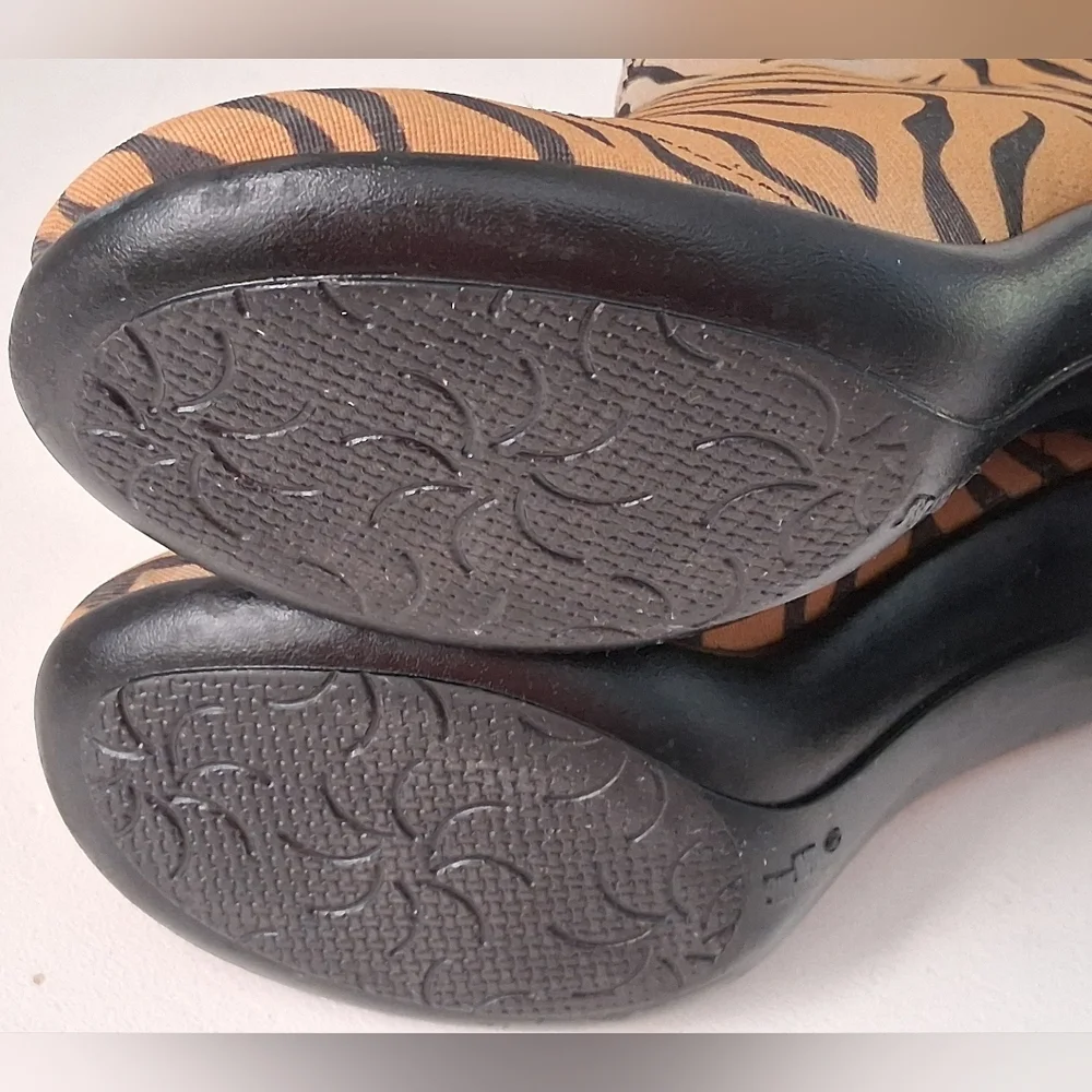 CHARLESTON SHOE CO. Tan & Black Telfair Tiger Ankle Boots Sz 6 Pre-Owned - Picture 11 of 13